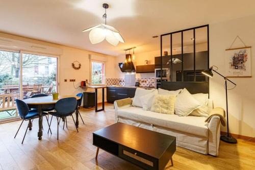 Villejean Apartamento | Le Saint Cyr - bel appartement, parking & terrasse