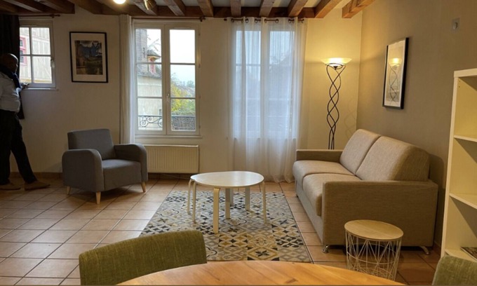 Auxerre Apartamento | Le Saint-Nicolas-Apartamento-Firma-Baño en la habitacion-Vista a la Ciudad