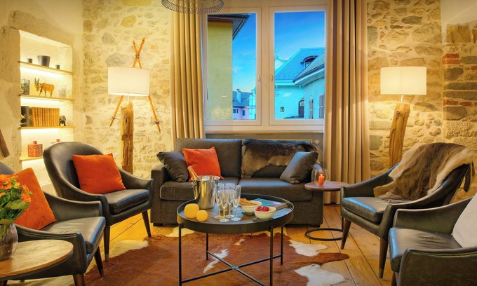 Annecy Old Town Chalet De Esquí | Explore la ciudad y el lago desde este apartamento de 4 estrellas - OVO Network