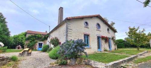 Pays de la Chataigneraie Casa | Le Terrier maison de campagne 250 m2 grande capacité 20 couchages, 4500m2 de terrain