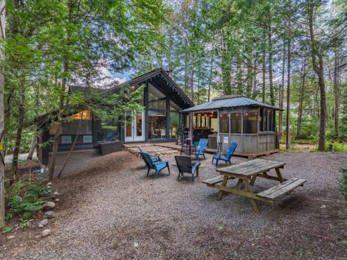 Sainte-Lucie-des-Laurentides Casa | Le1603 - Le Petit Caribou - Chalet spa et plage