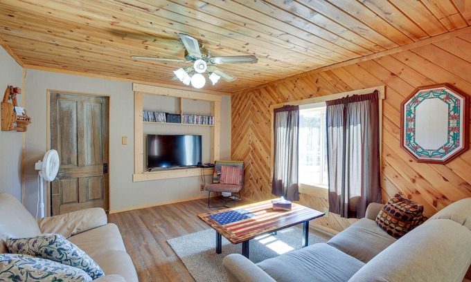 Deadwood Casa | Lead Hideaway w/ Fireplace, Grill & Deck!