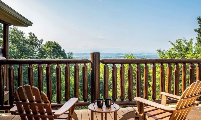 Kodak Cabina | This cabin is a 3 bedroom(s), 2.5 bathrooms, located in Kodak, TN.