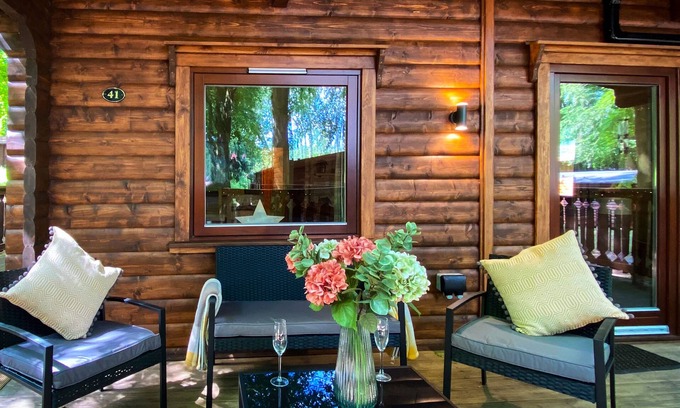 Louth Cabaña | Leafy Hollow Lodge