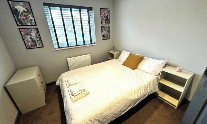 Leamington Spa Casa | Leamington Spa-3 Bed-Sleeps 6-Garden-Pets-Parking