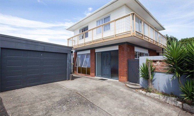 New Plymouth Casa | Leatham Heights - Privado, espacioso y soleado