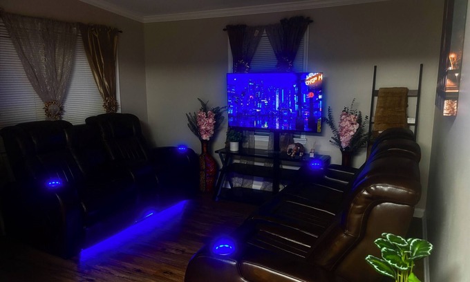 Northside Casa | LED Lighting Reclining Sofas - Cozy 3 Bedroom Home In Jacksonville fl