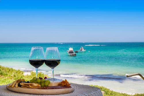 Ledge Point Casa | Ledge on the Beach - Nestled right by the waters edge