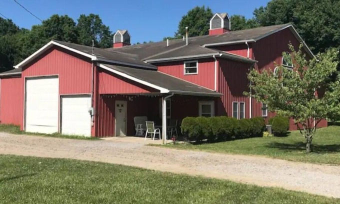 Bristolville Casa | Ledgestone Farms- Cozy Hideaway