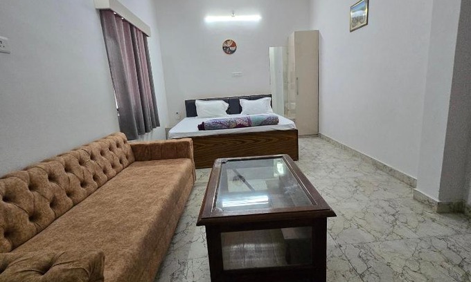 Jabalpur Apartamento | Leela homestay - one Bedroom with kitchen