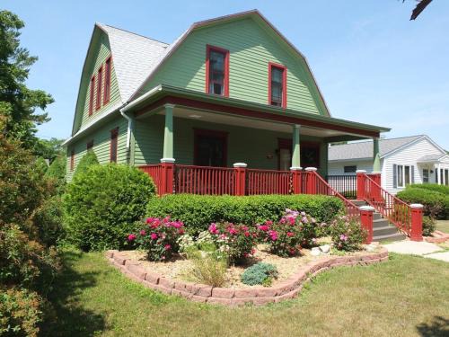 Frankfort Casa | Leelanau Cottage - Gorgeous & Great Location!