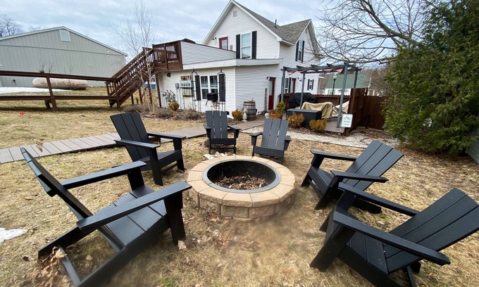 Lake Leelanau Casa | Leelanau Farmhouse Ste 3
