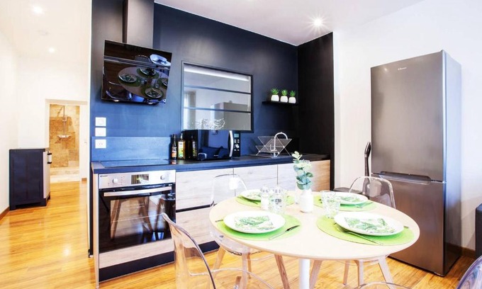 Saint-Laurent-sur-Saone Apartamento | Legend - Le Saint Laurent - Parking - Wifi - 24/7 - cosy