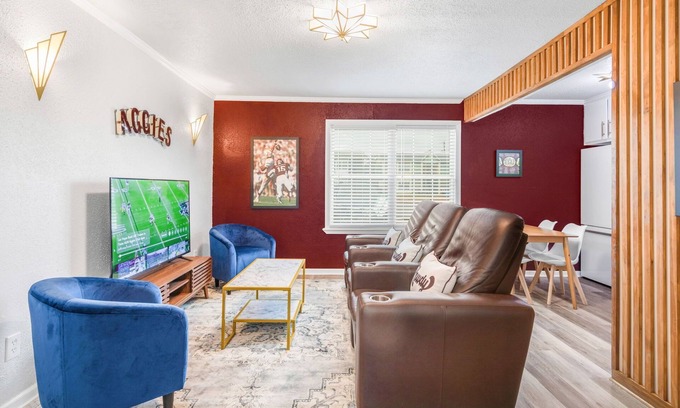 College Station Apartamento | Legends: 1st Floor/2 Bdrm, Walk to A&M, King Beds