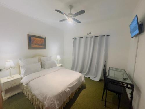 Parow Casa | Leisure Lodges Middle Room