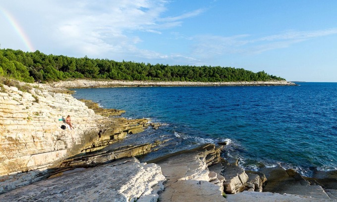 East Rutherford Casa | Leisure travelers to our room enjoy New Jersey attractions
