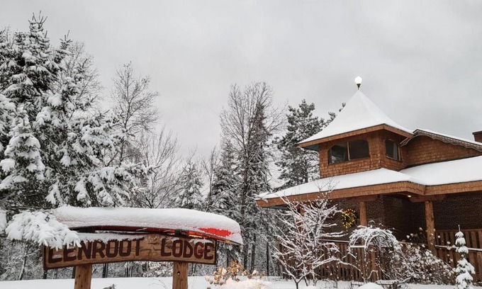 Hayward Cabina | Lenroot Lodge