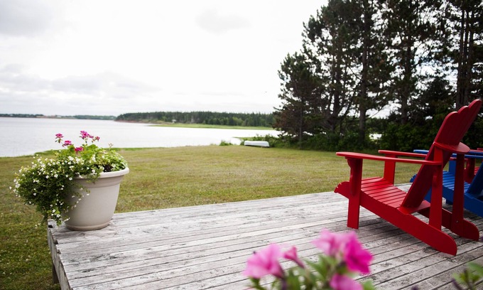 Brackley Beach Cabaña | Lenrose Cottage. Waterfront in Brackley Beach. Close to National Park Beaches
