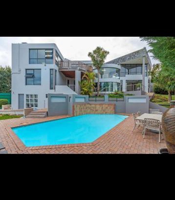 Somerset West Casa | Leo' s Holiday Gem