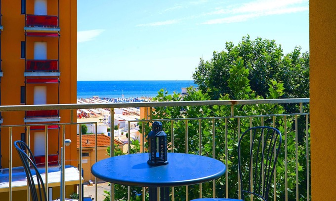 Rivazzurra Apartamento | Leone apartamentos con vistas al mar en el paseo marítimo de Rimini