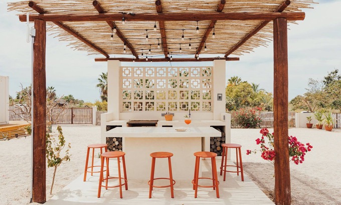 Todos Santos Cabina | Leonoch Containers