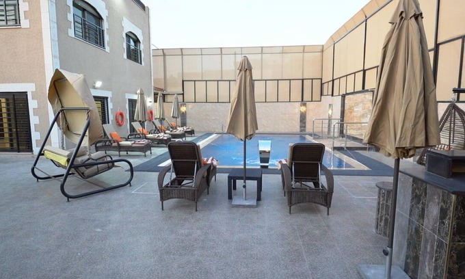 Al-Maghtas Chalet De Esquí | LeRose Villa, where luxury meets the beauty of nature. Near the Dead Sea, Jordan