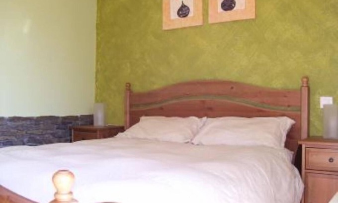 Les Angles Apartamento | apartamento nuevo , 100m pistas, tranquilidad, jardin explendido ideal familia con niños. Muy cuidado. Cama de 160*200, colchon LATEX y sofa cama calidad 4 plazas150*200, SAT