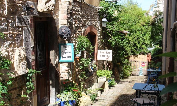 Roanne Cama Y Desayuno | Les Ateliers d'Art Modiste et formier