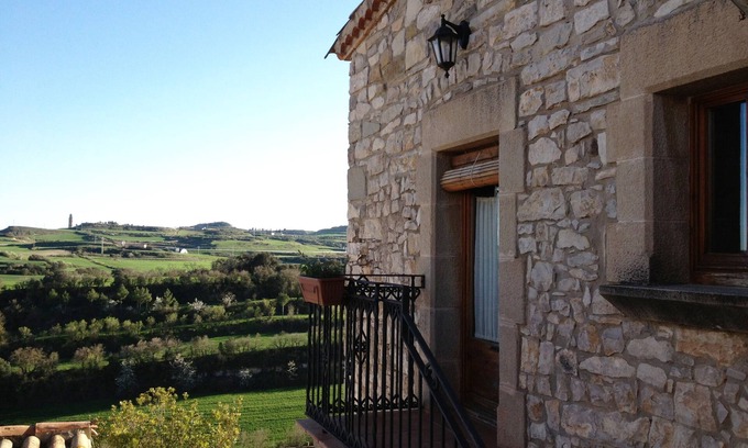 Aleny Cabaña | Les Corts de Cal Farrés, casa rural a 1 h. de Barcelona: piscina, bbq, jardín