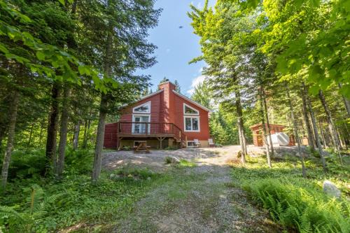 Lac-Sergent Chalet De Esquí | Les Chalets Tourisma - Chalet dans les bois avec lac privé - Le Colibri