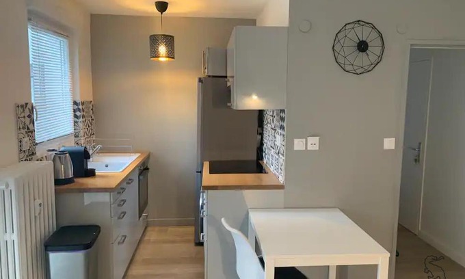 Plantieres Queuleu Apartamento | Les chambres du Graoully - Le 136 - Metz Queuleu - Place de parking intérieur
