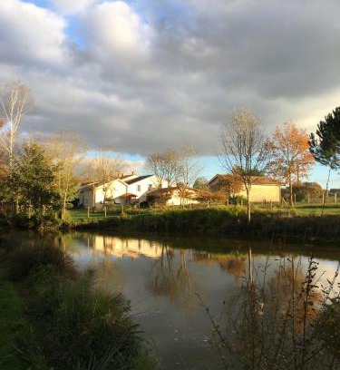 Saint-Antoine-Cumond Cama Y Desayuno | Les Chantours, Domaine naturel arboré et fleuri de15 hectares