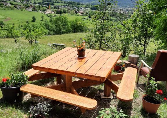 Saint-Laurent-les-Tours Casa | Les coteaux de Planèze, chambre pour 2, 3 ou famille nombreuse 2 adultes 5 enfants et jeunes