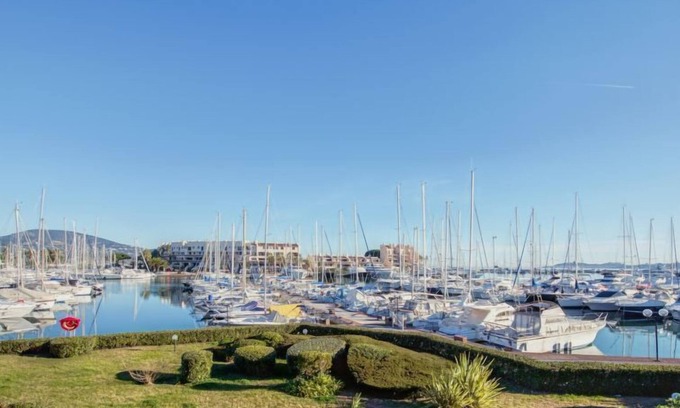 Port Cogolin Apartamento | Les Deux voiles by Interhome
