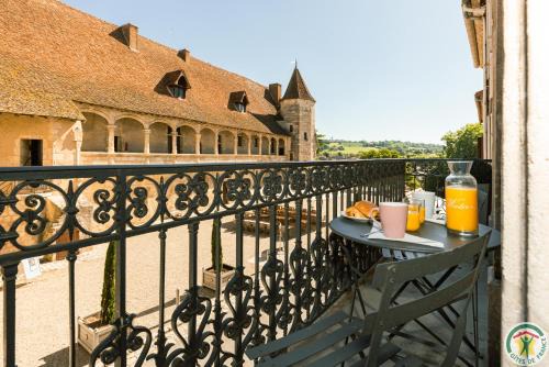Nerac Apartamento | Les Gîtes du château - 2 Magnifiques Appartements face au château Henri IV