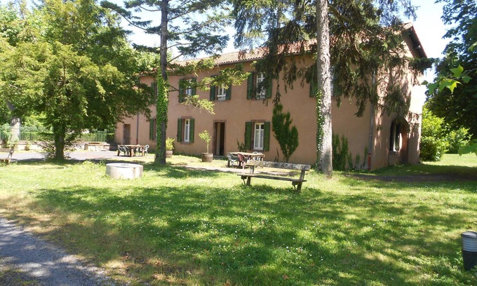 Camares Casa | Les Gîtes du Rougier: ¡Vacaciones verdes para todos! Piscina, tenis y wifi.