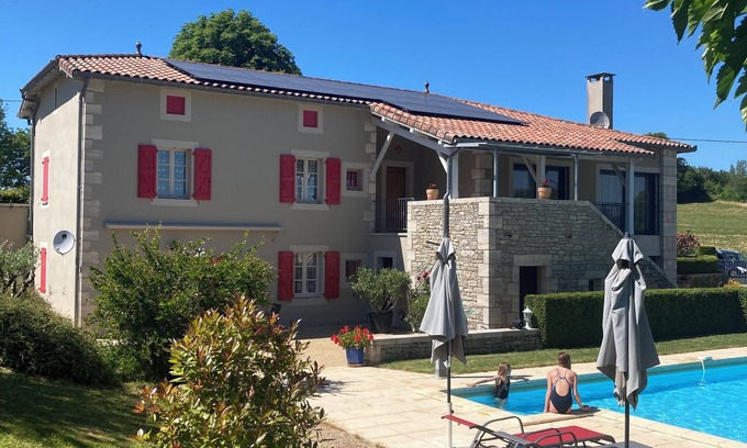 Caylus Casa | Les grandes charmilles: beautiful Quercy-style house. Green setting.