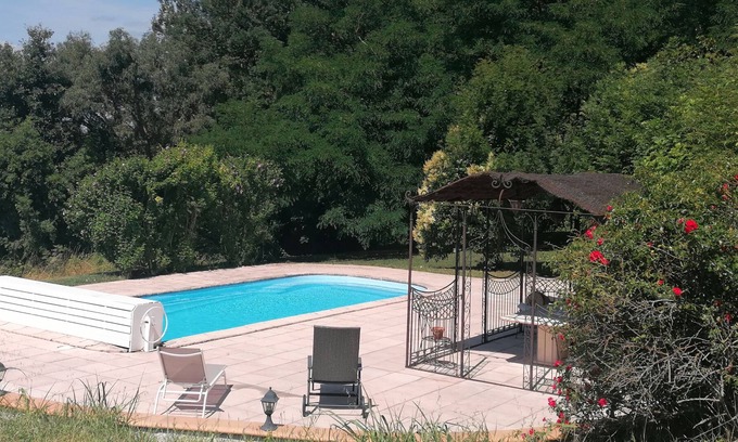 Castelsarrasin Cama Y Desayuno | Les Hirondelles - Ferme Fortifiée Avec Piscine!