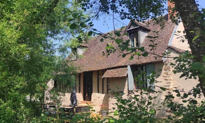 Jars Casa | Les Plançons, riverside terrace near Sancerre vineyards