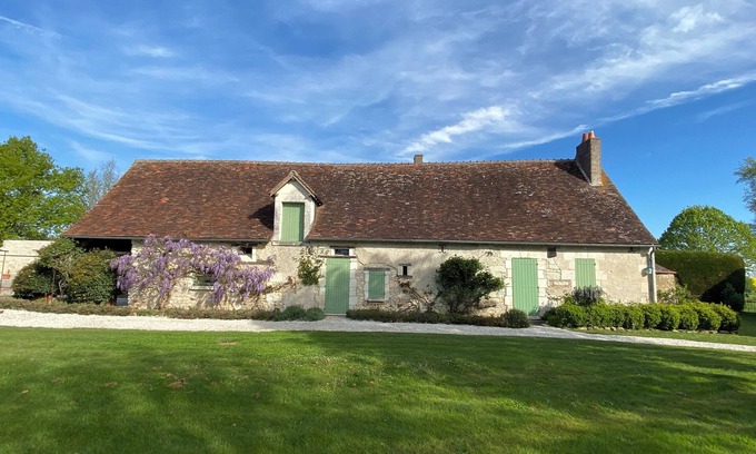 Saint-Flovier Casa | Descubre la tranquilidad en La Maison des Raffoux