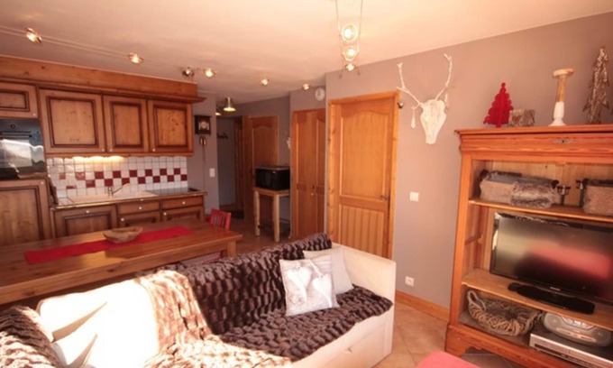 Bisanne 1500 Apartamento | Les Saisies: 3 piezas acogedoras, 2 baños, balcón, parking, 6 pers