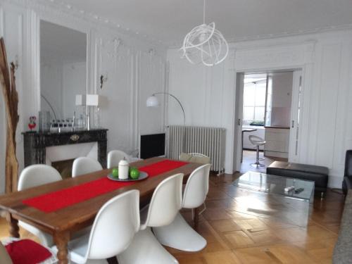 City-Centre - Petite France Apartamento | Les Serruriers - Appartement Spacieux avec Terrasse & Parking