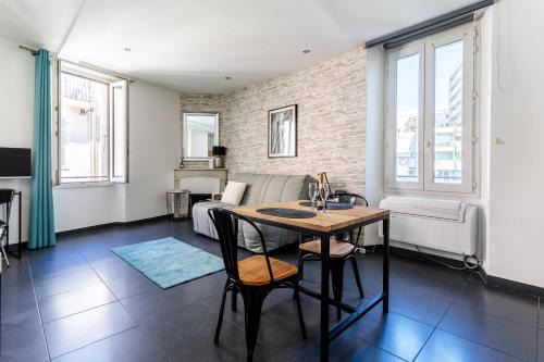 Le Suquet Apartamento | Les Suisses Apartment Zentral in der schönen Altstadt von Le Suquet 5 min zum Strand WLAN