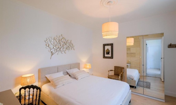 Pessac Casa | Les Suites d'Aliénor-Suite Acanthe