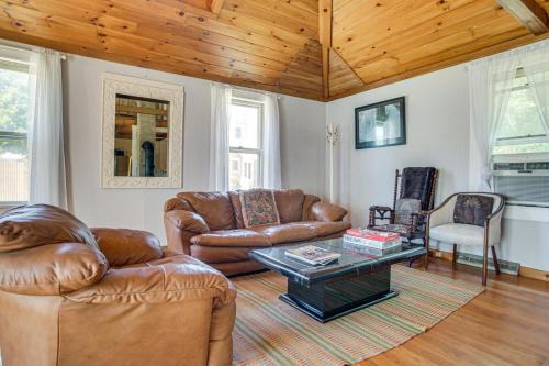 Oak Bluffs Casa | Less Than 1 Mi to Beaches Home with Deck in Oak Bluffs