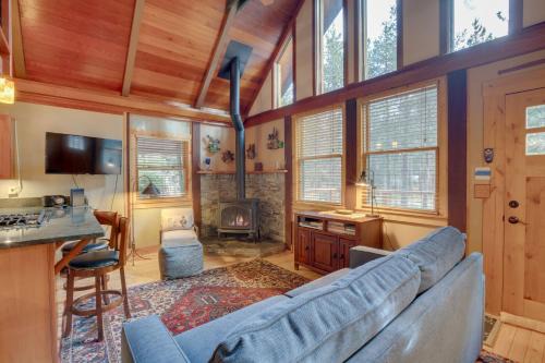Tahoma Apartamento | Less Than 1 Mi to Beach Peaceful Studio with Deck in Tahoma