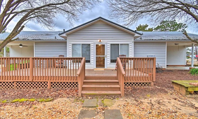 Lillington Casa | Less Than 1 Mi to Downtown Lillington Home with Deck