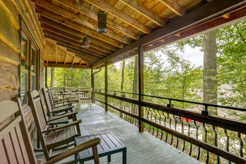 Greentown Casa | Less Than 1 Mi to Lake Cabin with Hot Tub in Greentown!