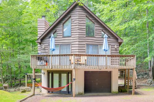 Greentown Casa | Less Than 1 Mi to Lake Wallenpaupack Poconos Cabin Rental