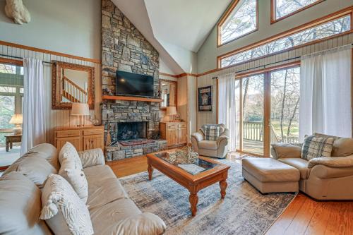 Lake Toxaway Casa | Less Than 1 Mi to Marina Ford Mountain Retreat with Deck